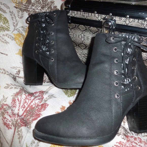 Fall Sale- Black Heeled zippered Ankle Booties sz 8.5 &10 - Picture 9 of 10